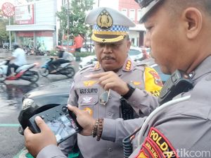 Polisi Mulai Uji Coba Tilang Elektronik Pakai Drone Polisi Mulai Uji Coba Tilang Elektronik Pakai Drone