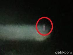 Detik-detik Menegangkan Relawan Evakuasi Warga Terjebak Hujan Abu Semeru