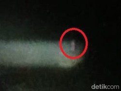 Detik-detik Menegangkan Relawan Evakuasi Warga Terjebak Hujan Abu Semeru