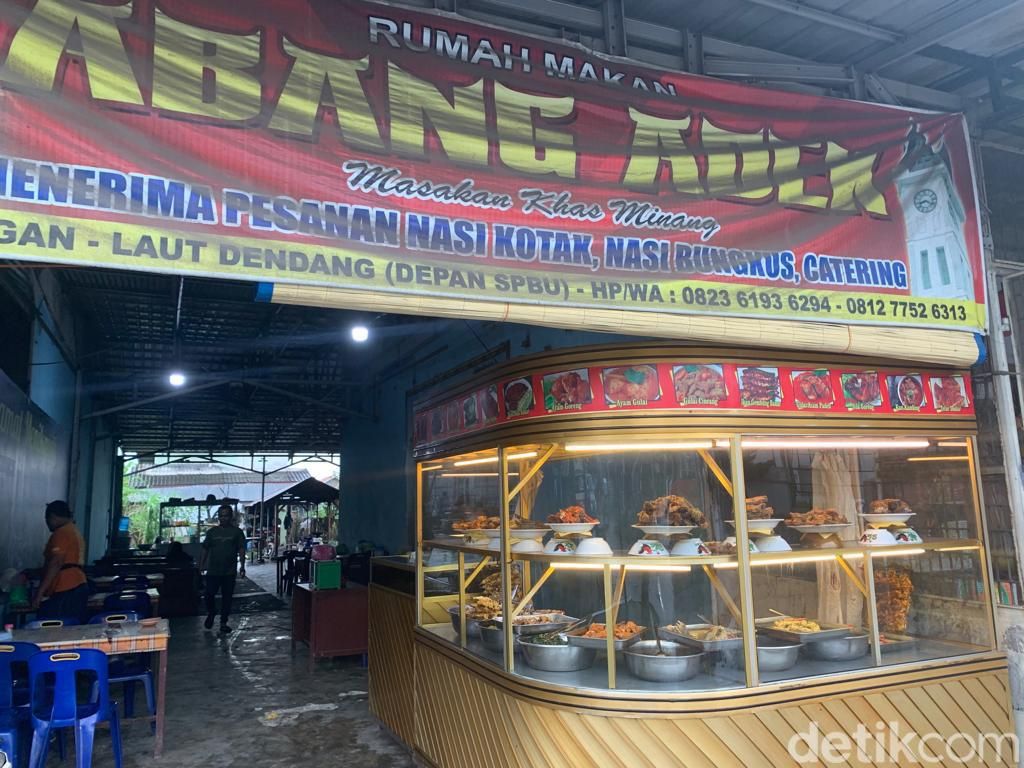 3 Alasan Nasi Padang Bungkus Lebih Populer Ketimbang Makan di Tempat 3 Alasan Nasi Padang Bungkus Lebih Populer Ketimbang Makan di Tempat