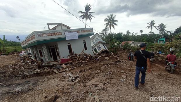Sesar Cugenang disebut menjadi penyebab gempa di Cianjur, Jawa Barat, 21 November 2022. Hal tersebut disampaikan oleh pihak BMKG.