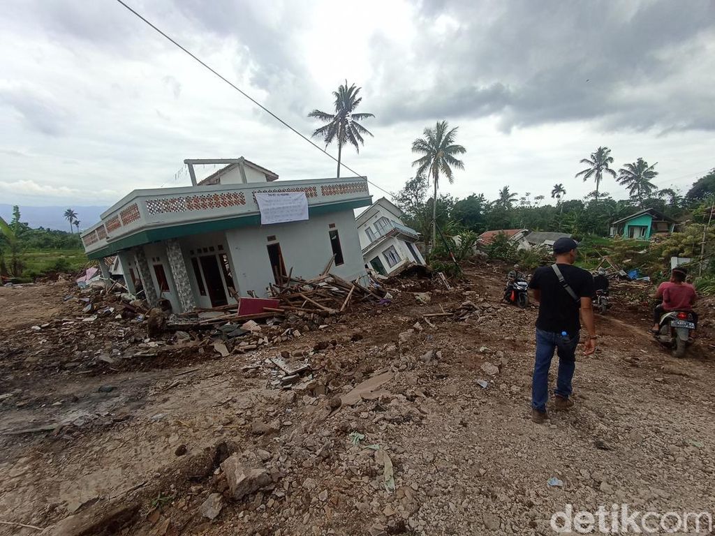 Carut-Marut Distribusi Bantuan Perbaikan Rumah Imbas Gempa Cianjur