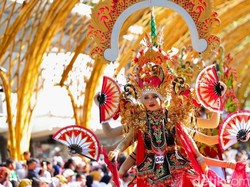 Banyuwangi Ethno Carnival Pukau Puluhan Ribu Wisatawan di Banyuwangi
