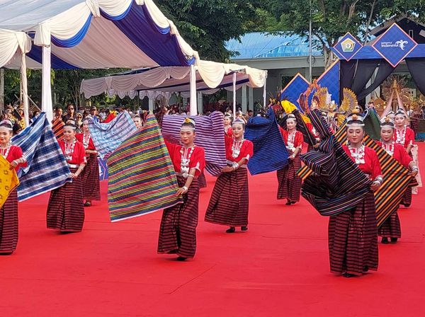 Dongkrak Pariwisata Sultra Lewat Ajang Tenun Carnaval 2022