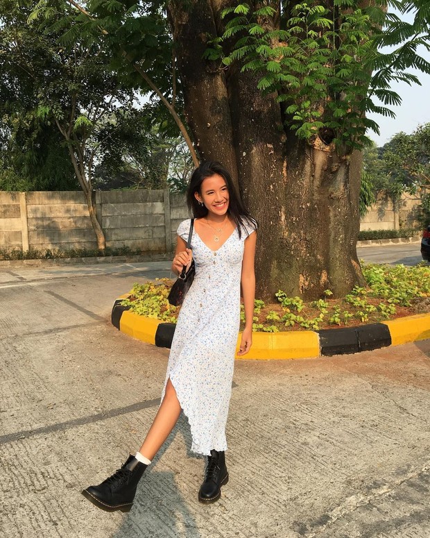Dress Tomboi / Foto: Instagram / @shenacinnamon Inspirasi outfit liburan dari Shenina Cinnamon