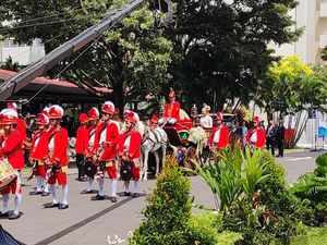 Erina Gudono Naik Kereta Kuda ke Lokasi Ijab Kabul