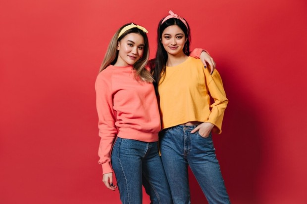 Ilustrasi teman palsu/ Foto: Freepik.com/lookstudio Ilustrasi teman palsu/ Foto: Freepik.com/lookstudio