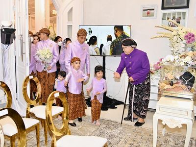Tingkah Lucu Cucu Presiden Jokowi di Pernikahan Kaesang-Erina