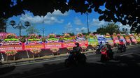 Karangan Bunga untuk Kaesang-Erina Banjiri Pura Mangkunegaran