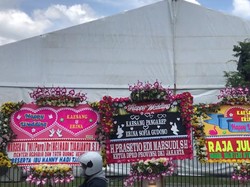 Sederet Karangan Bunga untuk Kaesang-Erina Mulai Penuhi Puro Mangkunegaran