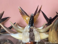 Perajin Tanduk di Kampung Inggris Sukabumi Tinggal Tiga Orang