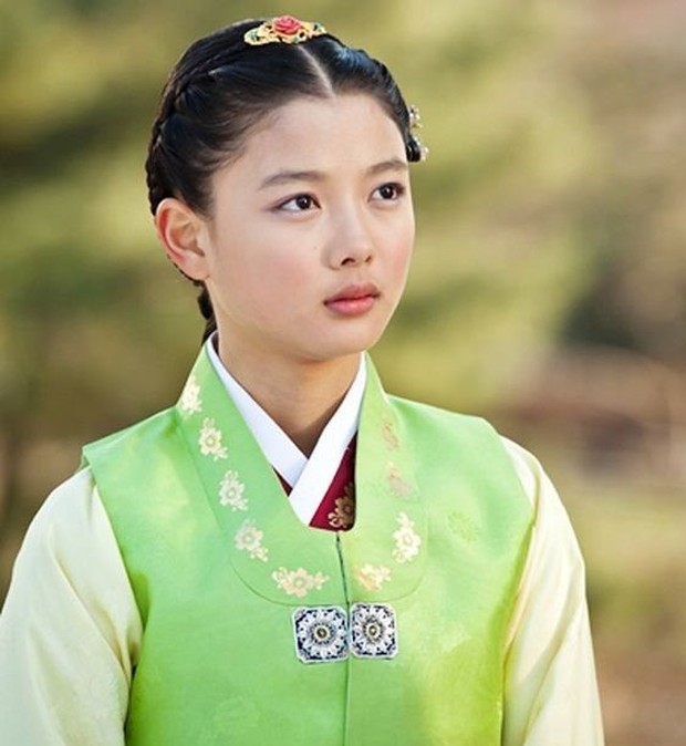 Kim Yoo Jung sebagai versi muda dari putri mahkota/ Foto: pinterest.com