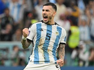 Tendang Bola ke Bench Belanda, Leandro Paredes Tiru Abduh Lestaluhu Tendang Bola ke Bench Belanda, Leandro Paredes Tiru Abduh Lestaluhu