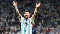 Lionel Messi layak masuk dalam kandidat peraih Golden Ball. Messi juga bikin lima gol dan bawa Argentina ke final, penampilannya sepanjang Piala Dunia 2022 ini pun menakjubkan. Jangan lupa, Messi pernah dapatkan penghargaan itu di tahun 2014  (Getty Images)