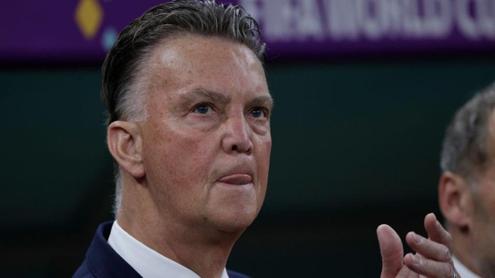 AL DAAYEN - Holland coach Louis van Gaal during the FIFA World Cup Qatar 2022 quarterfinal match between the Netherlands and Argentina at the Lusail Stadium on December 9, 2022 in Al Daayen, Qatar. ANP KOEN VAN WEEL (Photo by ANP via Getty Images)