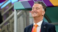 Louis van Gaal. Sebagai juru taktik, Van Gaal layak diberi predikat pelatih legendaris. Saat ini, sejak 2022, LVG sebenarnya sudah tidak aktif melatih alias pensiun. Foto: DeFodi Images via Getty Images/DeFodi Images