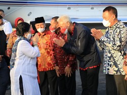 Jemput Megawati di Bandara, Ganjar: Nggak Sempat Ngobrol