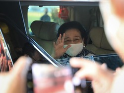 Lambaian Tangan Megawati dan Kerinduan Ganjar Pranowo