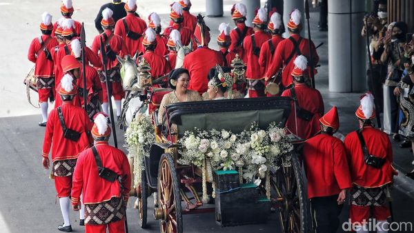 Momen Erina Naik Kereta Kuda ke Lokasi Ijab Kabul