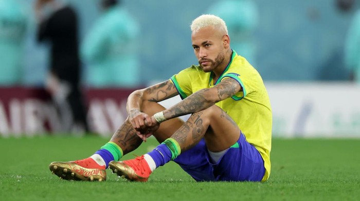 AL RAYYAN, QATAR - DECEMBER 09: Neymar of Brazil reacts after the loss in the penalty shootout during the FIFA World Cup Qatar 2022 quarter final match between Croatia and Brazil at Education City Stadium on December 09, 2022 in Al Rayyan, Qatar. (Photo by Alex Grimm/Getty Images)