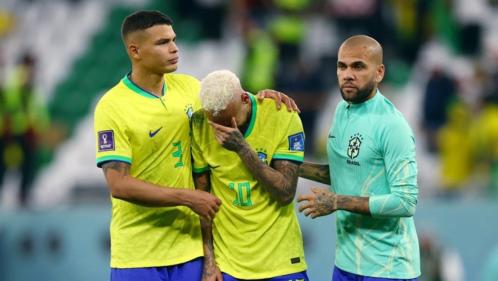 Soccer Football - FIFA World Cup Qatar 2022 - Quarter Final - Croatia v Brazil - Education City Stadium, Doha, Qatar - December 9, 2022 Brazil's Thiago Silva, Neymar and Dani Alves look dejected after being eliminated from the World Cup REUTERS/Matthew Childs
