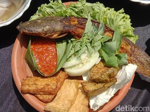 Sejarah Singkat Pecel Lele Lamongan yang Terkenal Seantero Negeri Sejarah Singkat Pecel Lele Lamongan yang Terkenal Seantero Negeri