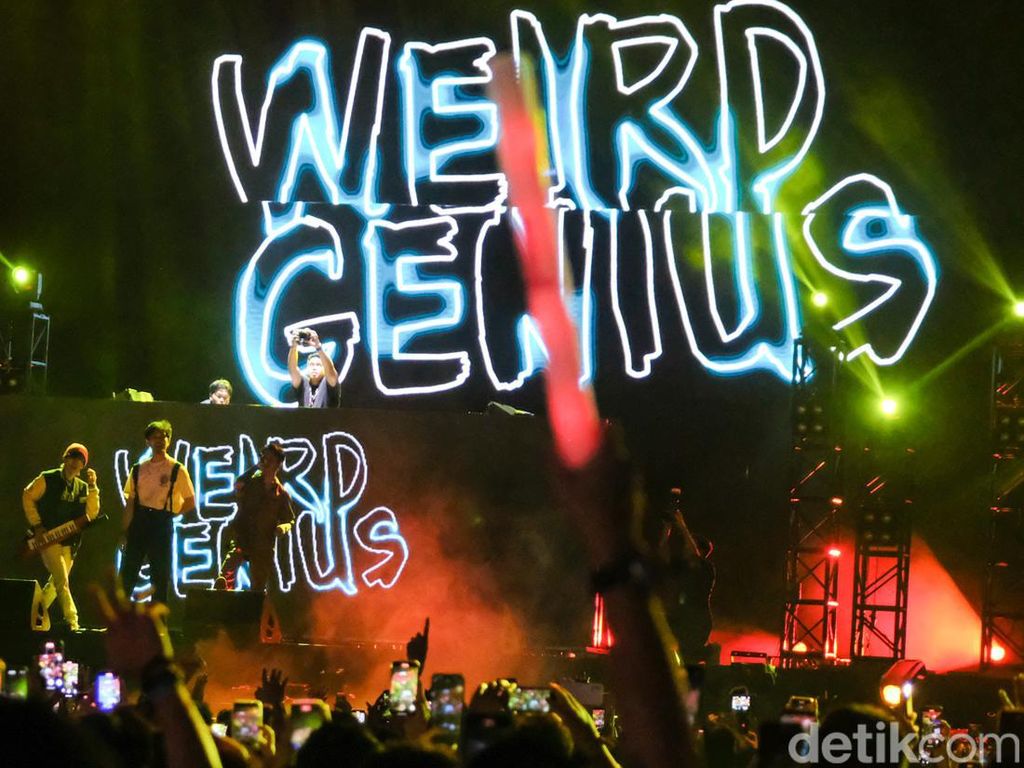 Armin van Buuren hingga Weird Genius Panaskan DWP 2022 Hari Kedua