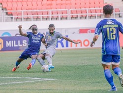 Susunan Pemain Persebaya Vs Persib: Teja Kembali di Bawah Mistar