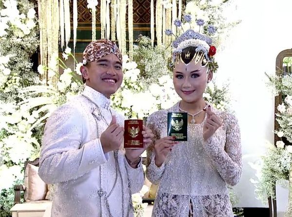 Senyum Bahagia Kaesang-Erina Setelah Sah Jadi Suami Istri