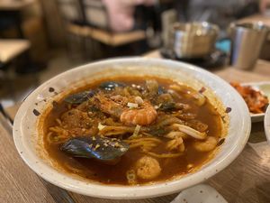 Jjampong yang Pedas Nikmat Bisa Dicicip di 5 Restoran Korea Ini