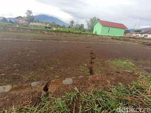 Muncul Retakan Tanah di Jalur Sesar Cugenang Cianjur
