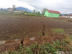 Muncul Retakan Tanah di Jalur Sesar Cugenang Cianjur