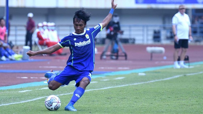 Robi Darwis.