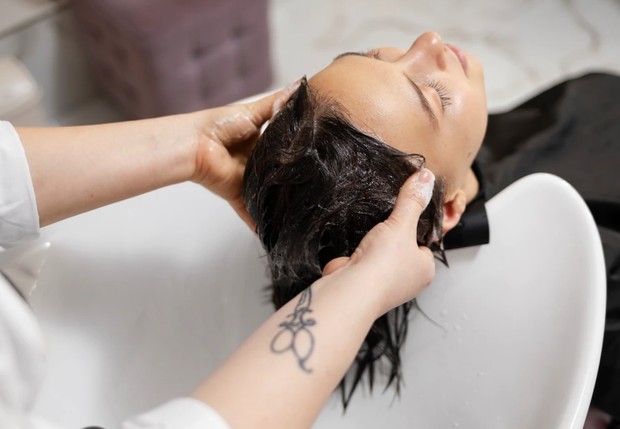 Rutin Melakukan Eksfoliasi/foto: freepik.com/freepik Rutin Melakukan Eksfoliasi