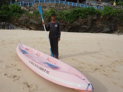 Bayar Sekali-Murah, Yuk Main Kano Sepuasnya di Pantai Gunung Payung