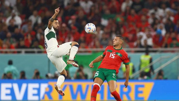 Soccer Football - FIFA World Cup Qatar 2022 - Quarter Final - Morocco v Portugal - Al Thumama Stadium, Doha, Qatar - December 10, 2022 Portugal's Bruno Fernandes in action with Morocco's Selim Amallah REUTERS/Kai Pfaffenbach