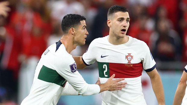 Soccer Football - FIFA World Cup Qatar 2022 - Quarter Final - Morocco v Portugal - Al Thumama Stadium, Doha, Qatar - December 10, 2022 Portugal's Cristiano Ronaldo comes on as a substitute to replace Ruben Neves REUTERS/Carl Recine