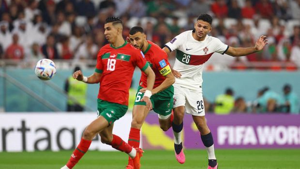 Soccer Football - FIFA World Cup Qatar 2022 - Quarter Final - Morocco v Portugal - Al Thumama Stadium, Doha, Qatar - December 10, 2022 Morocco's Jawad El Yamiq in action with Portugal's Goncalo Ramos REUTERS/Kai Pfaffenbach