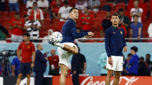 Soccer Football - FIFA World Cup Qatar 2022 - Quarter Final - Morocco v Portugal - Al Thumama Stadium, Doha, Qatar - December 10, 2022 Portugal's Cristiano Ronaldo during the warm up before the match REUTERS/Suhaib Salem