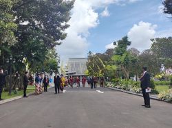 Sultan Hamengkubuwono X Hadiri Akad Nikah Kaesang-Erina