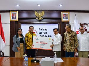 Bantu Daerah Terdampak Gempa, Yayasan Andrew & Tony Donasi Rp 1 M ke PMI