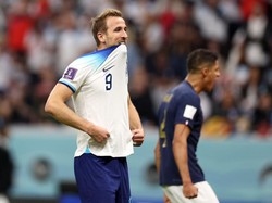Inggris kembali mendapat penalti pada menit ke-82. Kali ini, eksekusi Harry Kane tak berbuah gol setelah tendangannya melambung di atas mistar gawang Prancis.