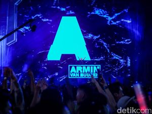Aksi Armin van Buuren Sukses Gebrak Hari Kedua DWP Aksi Armin van Buuren Sukses Gebrak Hari Kedua DWP
