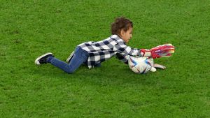 Aksi Putra Yassine Bounou di Al Thumama Stadium Qatar