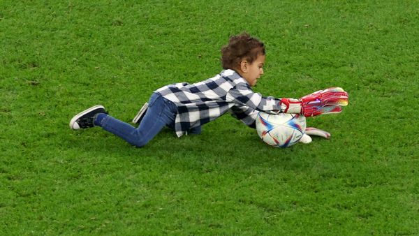 Aksi Putra Yassine Bounou di Al Thumama Stadium Qatar