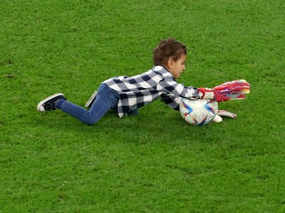 Aksi Putra Yassine Bounou di Al Thumama Stadium Qatar