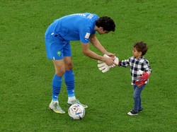 Aksi Gemas Anak Pemain Maroko Yassine Bounou Jadi Viral, Mik Disangka Es Krim