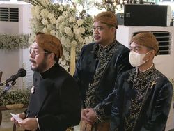 Jadi Perwakilan Keluarga, Anwar Usman Sambut Tamu Tasyakuran Kaesang-Erina