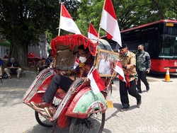 Merah Putih Becak Suradi, Pengantar Tamu Tasyakuran Kaesang-Erina di Solo