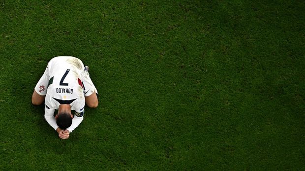 Portugal's forward #07 Cristiano Ronaldo reacts during the Qatar 2022 World Cup quarter-final football match between Morocco and Portugal at the Al-Thumama Stadium in Doha on December 10, 2022. (Photo by MANAN VATSYAYANA / AFP) (Photo by MANAN VATSYAYANA/AFP via Getty Images)
